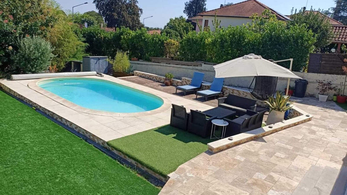 Venissieux Apartment | 🦋 Liittle Cocoon - Private Parking - Near Tram & Métro