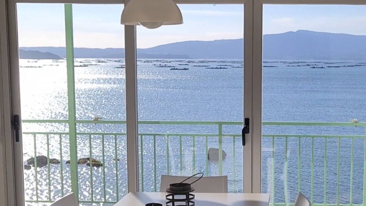 Vilanova Apartment | Like a boat: terrace over the sea and the best sunsets