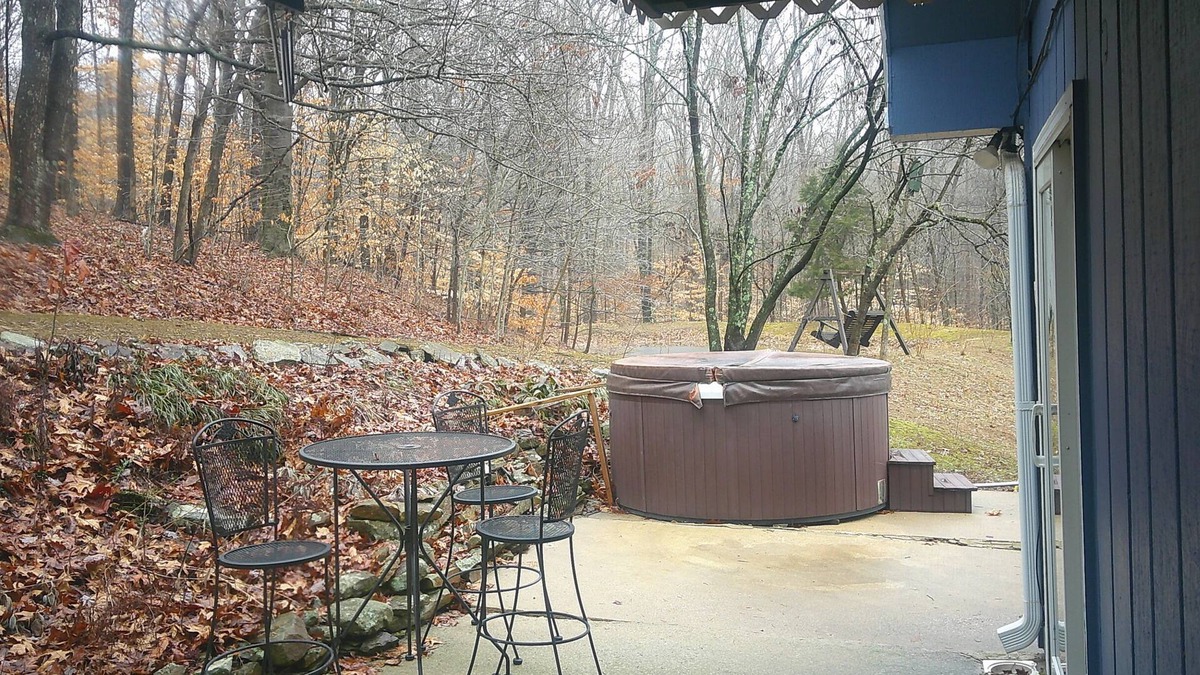 Gnaw Bone Bed & Breakfast | Lil Black Bear Inn