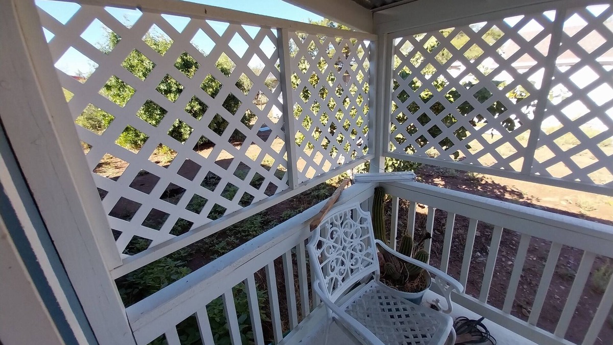 Pomerene Cottage | Lil' Cowboy Casita! Charming cottage in brilliant Benson with AC, WiFi & more!