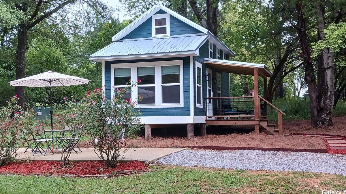 Starkville Cabin | Lil' Retreat on Poorhouse