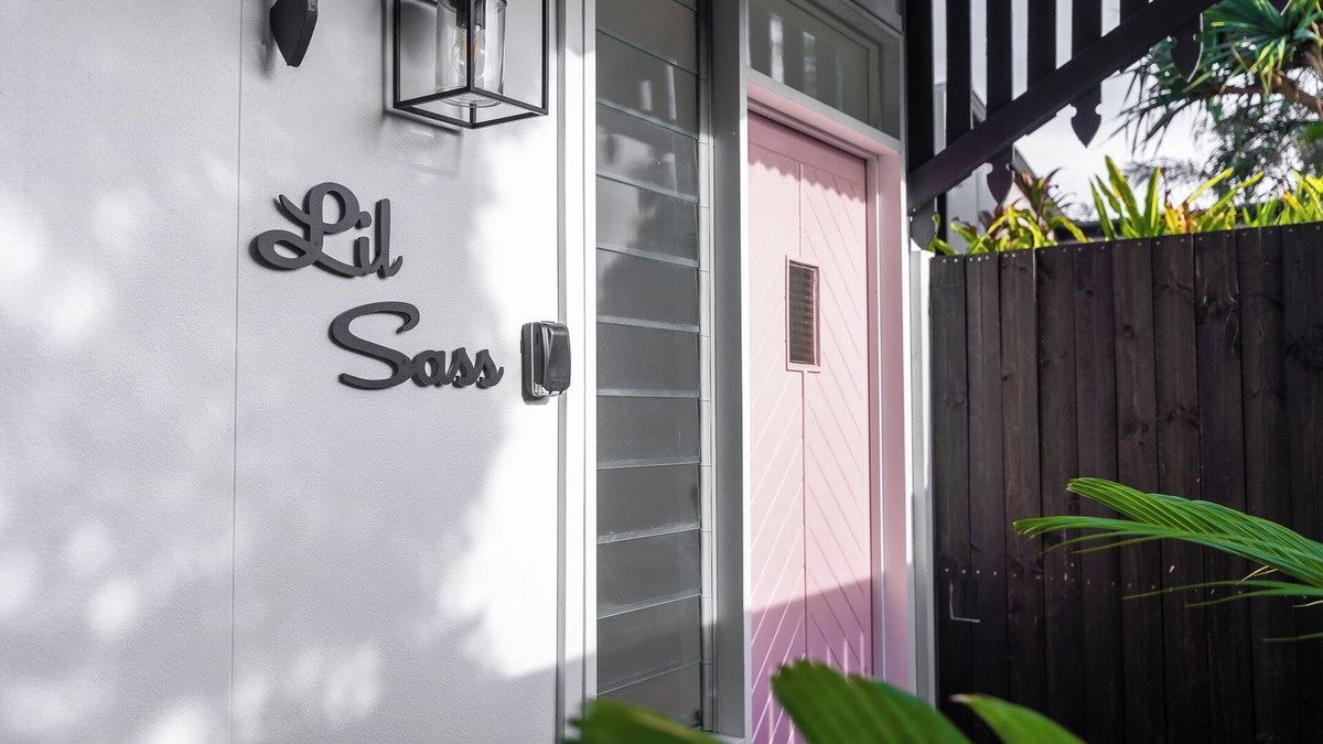 Mudjimba Apartment | Lil Sass on Sassifras - stylish one bedroom apartment, walk to beach