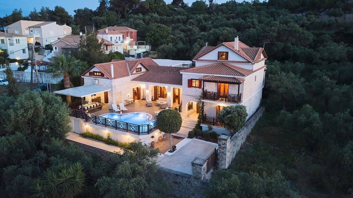 Akrotiri Villa | 'Lila's Luxury Villa' with sea view, private pool, garden, A/C and Wi-Fi