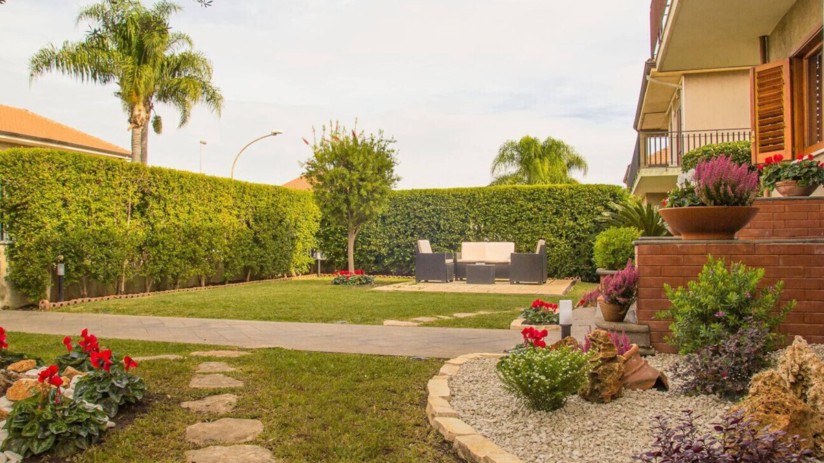 Riposto House | Lilac - Home and Garden