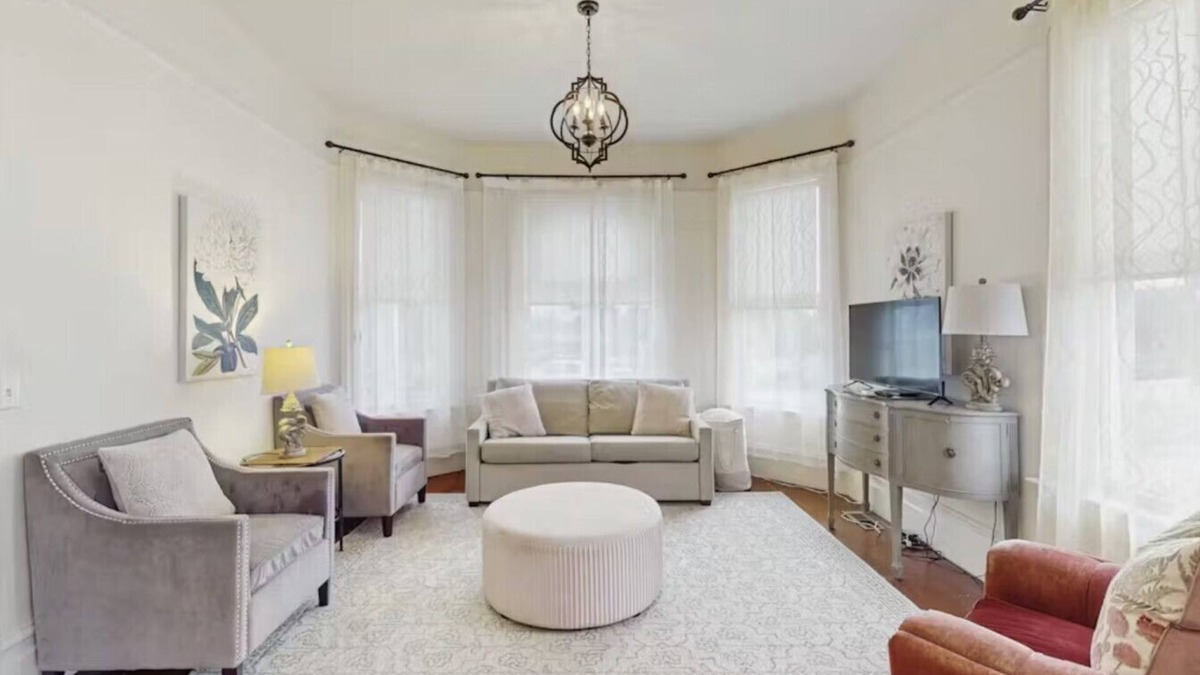 Old Town Eureka Apartment | Lilac Victorian Downstairs-Spacious Water-View Apartment in Historic Old Town
