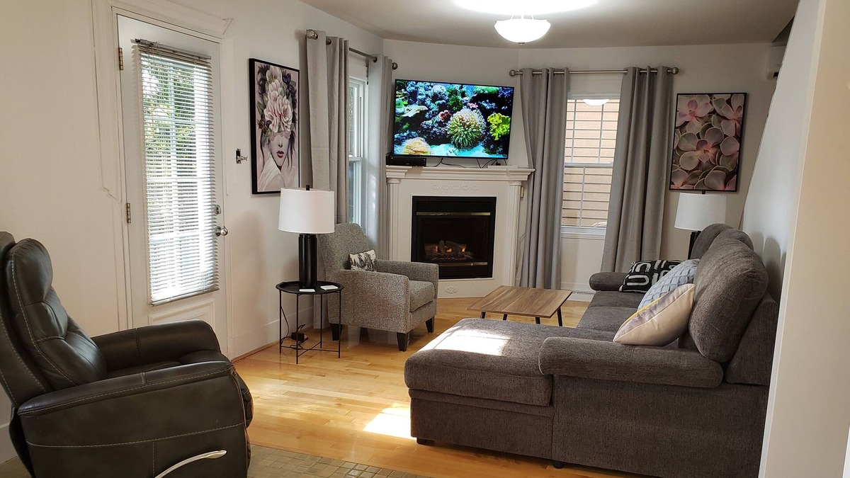 Chicoutimi House | LiLi Rose, entire house, 4 bedrooms, 2 bathrooms, downtown