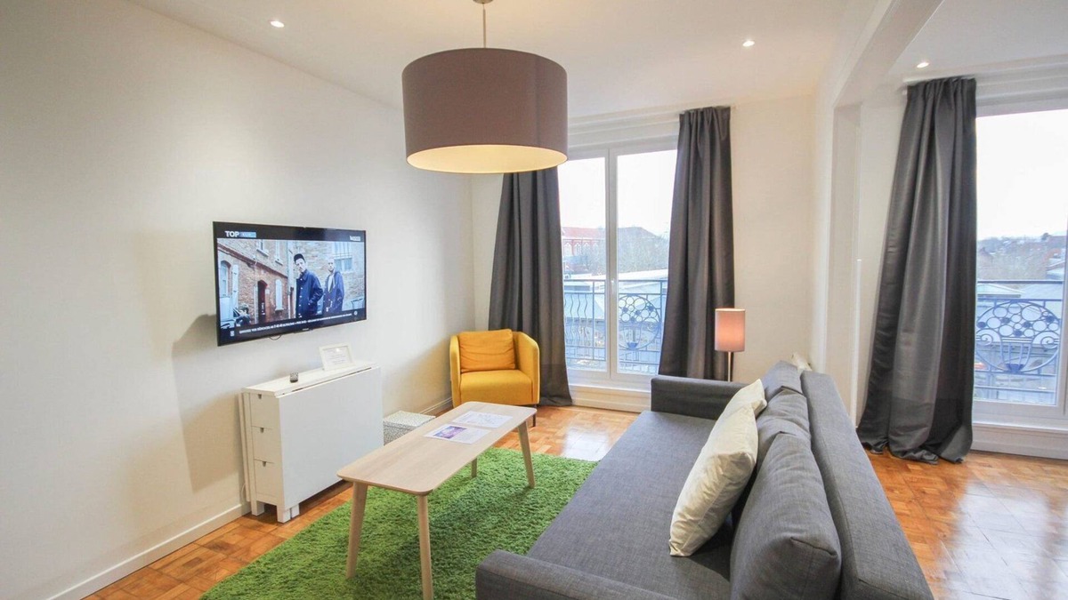 Wazemmes Apartment | Lille Wazemmes- One bedroom with balcony and view