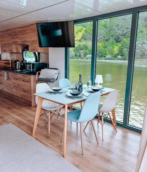 Polich Boat Rental | Lilly das Hausboot