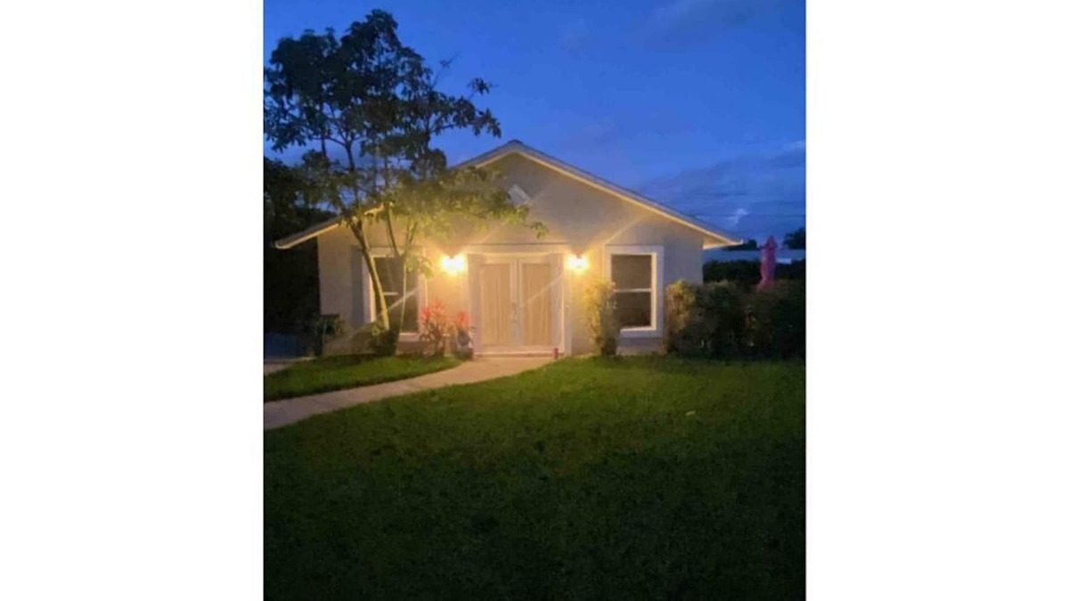 Hobe Sound House | Lilly Pulitzer inspired cottage in the beautiful beach town of Hobe Sound, FL.