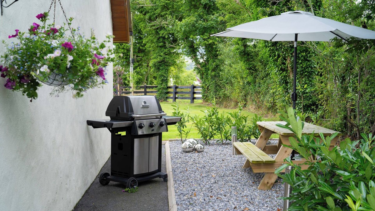 Limavady Apartment | Limavady Cherry Tree Apartment, Sleeps 2 & Parking