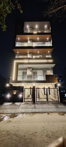 Sushant Lok Apartment | Lime Tree 1BHK Service Apartment Near Fortis Hospital Gurgaon