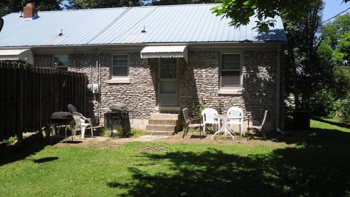 Lexington House | Limestone Cottage @ Calumet Spring