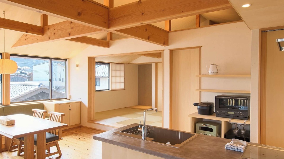 Gunge House | Limited to one group per day Relax in a Japanesestyle room with tatami mats and the scent of wood/Awaji Hyōgo