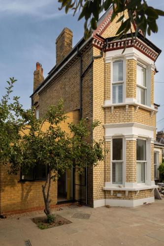 Lambeth House | Lin Song House South London Garden Room Getaway