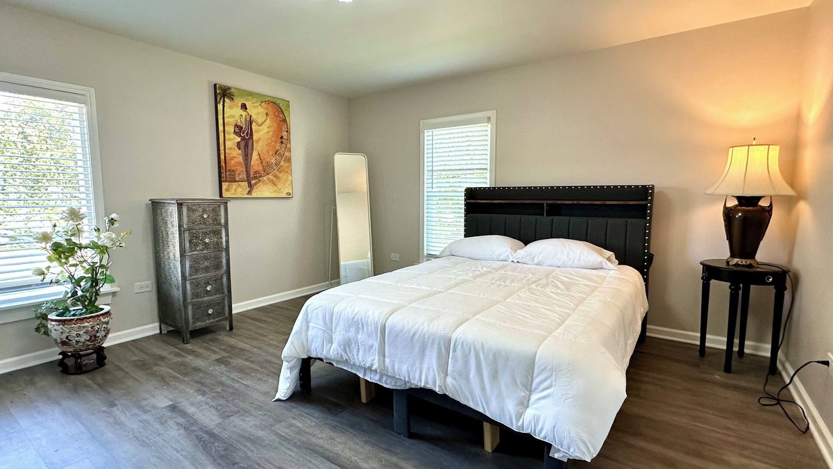 North Chicago House | Lincoln Ave Home By Naval Base!