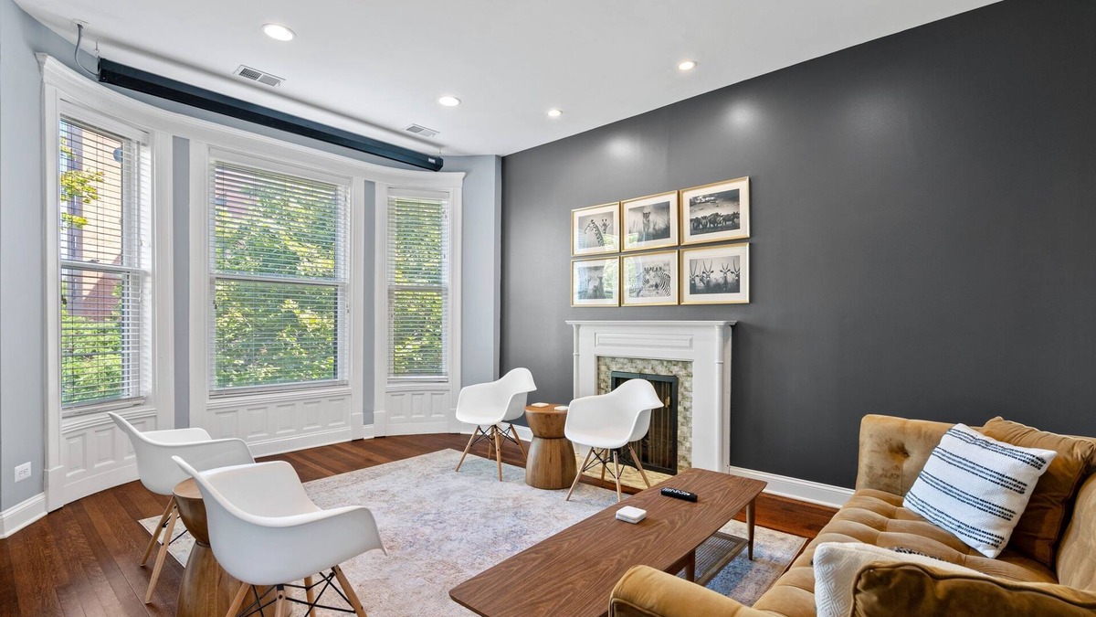 Sheffield and DePaul Condo | Lincoln Park/depaul 8 Bed 1 Parking Spot Sleeps 18 by AllSet Turnover