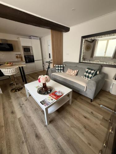 Dijon Centre Ville Apartment | Linda Studio - Historic Center