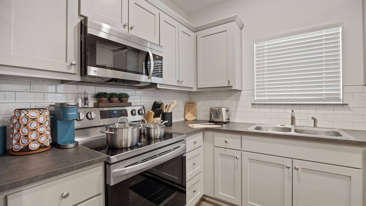 Lindale Apartment | Lindale's NEW Cozy 3BR/2BA Retreat - Minutes to I-20!