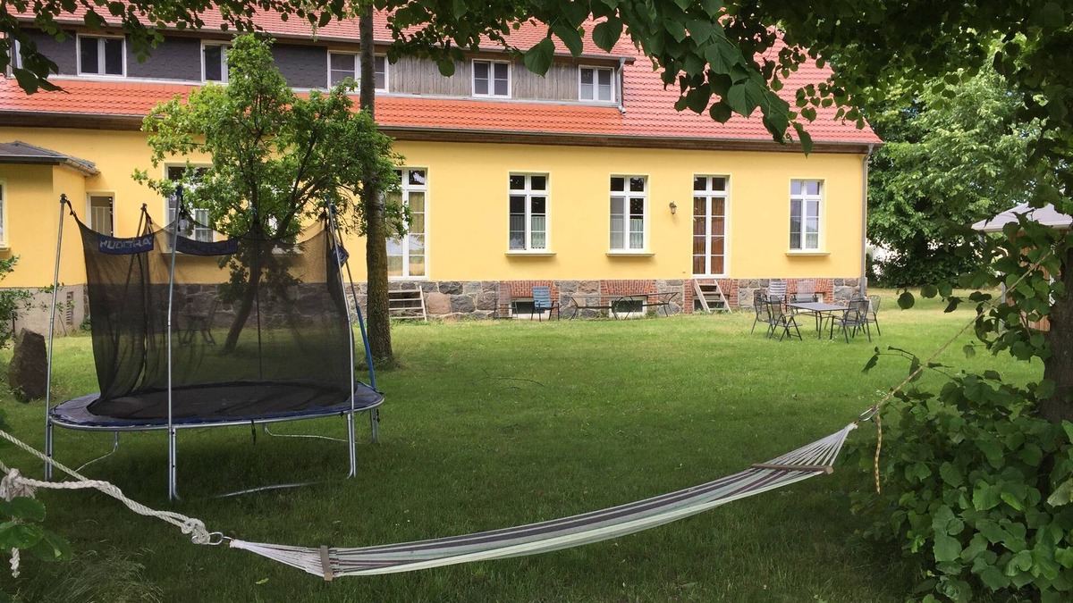 Altenkirchen Apartment | Linden apartment in the Reidervitz manor house, 1.3 km to the beach