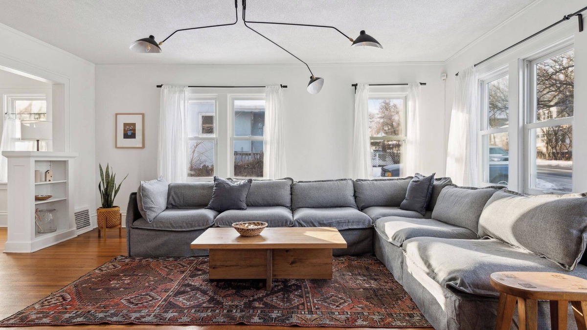 Linden Hills House | Linden Hills Edina. Remolded Home Near the Lakes. King Bed. Sleeps 10.