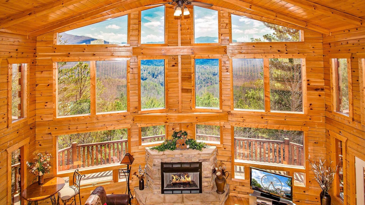 Pittman Center Cabin | Linger Lodge: Spectacular Views! Hot Tub, Wifi, Outside patio, near Attractions!