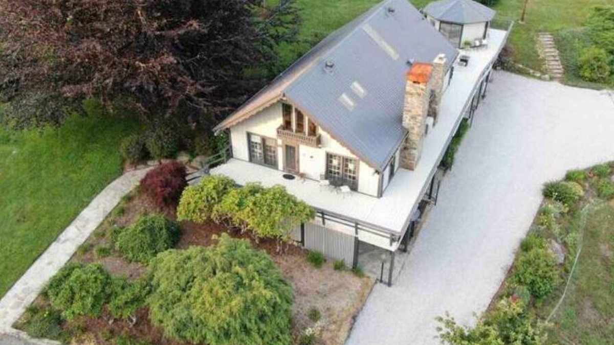 Bouvet Island Ski Chalet | LINVILLE 4 BR 3 BA Château Mountain Home on Wedding Venue,10 Acre Farm,Hot Tub