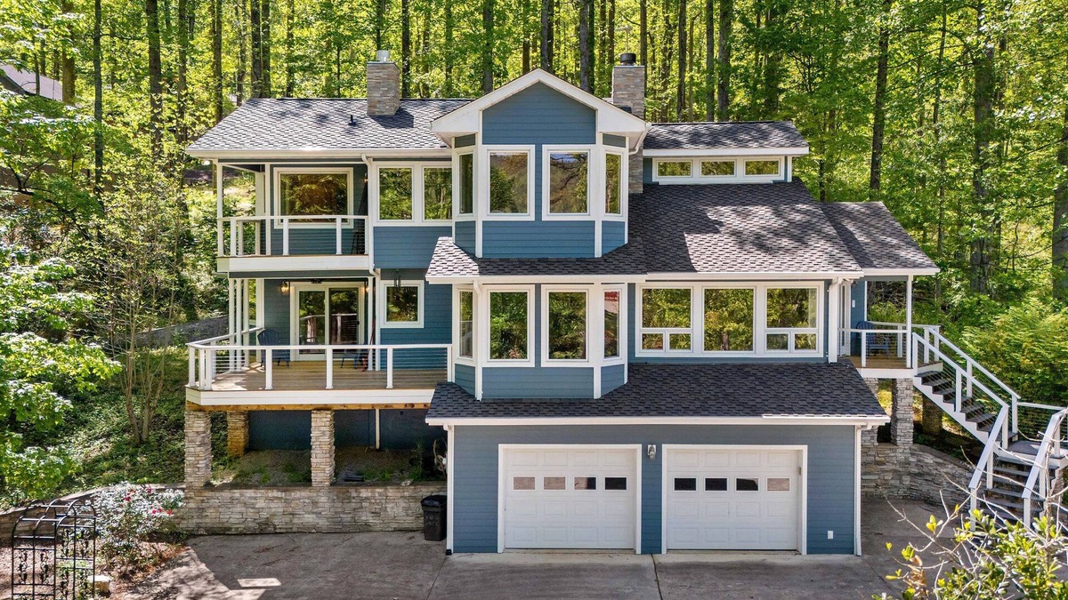 Frank House | Linville Mountain Sanctuary: Light-Filled Home With Epic Views; Disc golf course