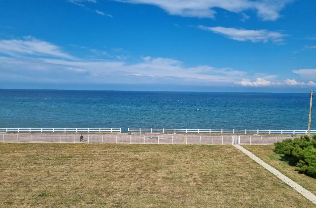 Lion-sur-Mer Apartment | Lion Beach