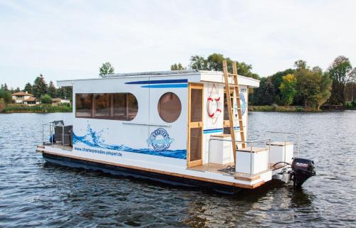 Priepert Boat Rental | Lisa Boot 1