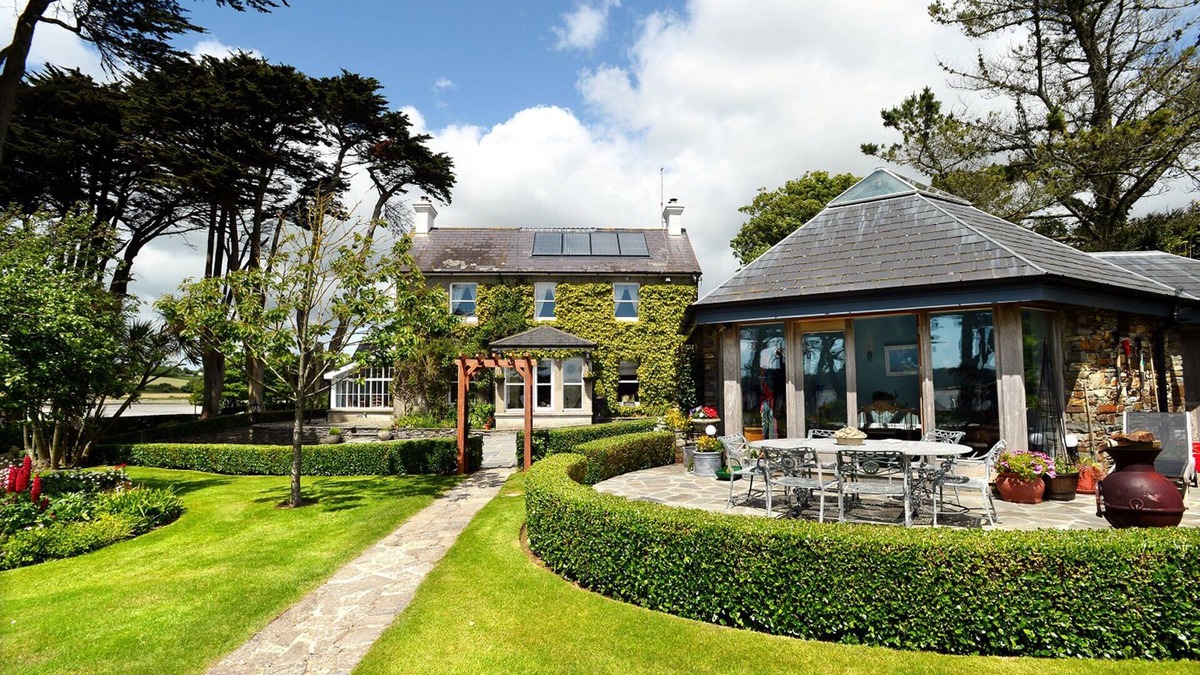 Kilbrittain House | "Lisheen House", Coastal Waterfront 7 Bedrooms