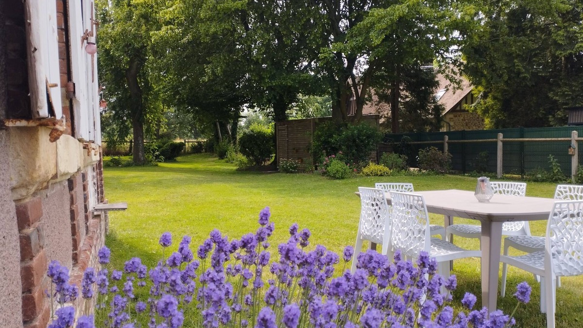 Glos Bed & Breakfast | Lisieux Pays D'auge - Grande Chambre D'hôtes Dans Maison Simple et Authentique