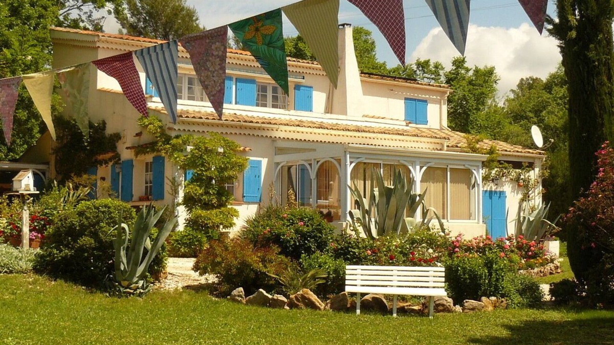 La Roquebrussanne House | Listed country house 3 star 30 minutes from the beaches