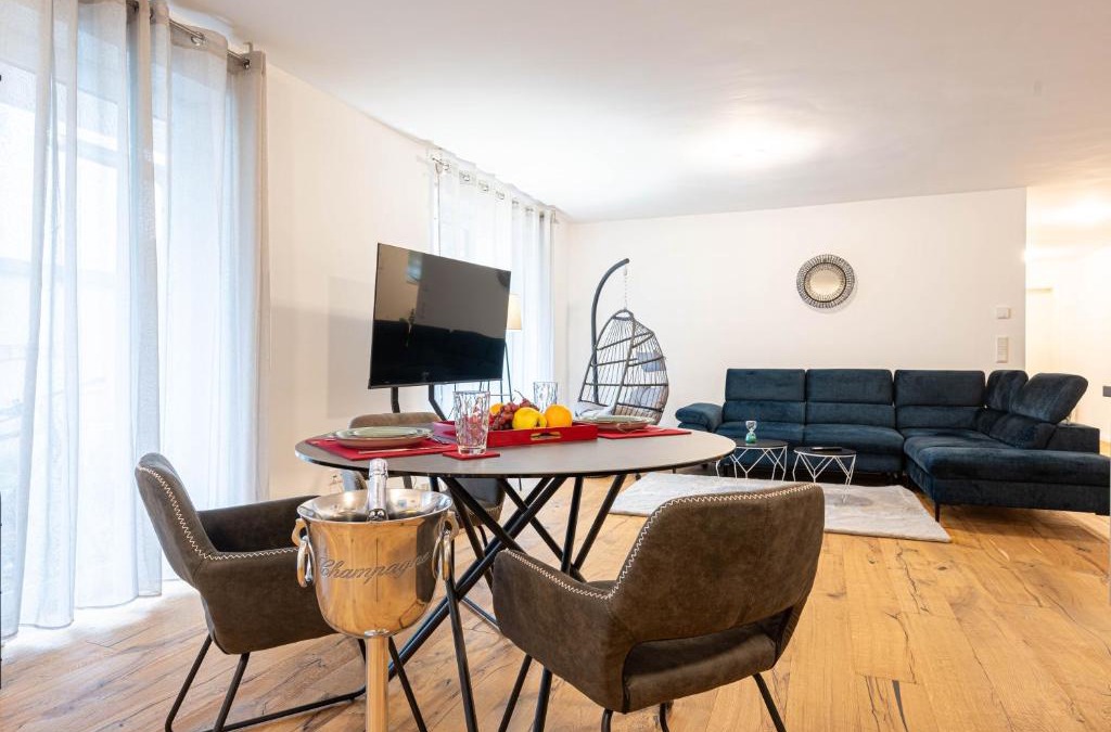 Hemsbach Apartment | Lit Living - Luxury House - Box Spring - Parking - Exclusive Kitchen