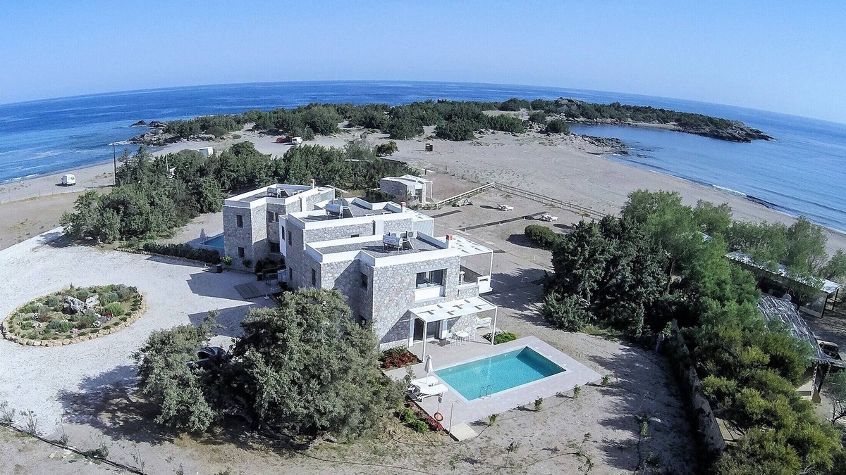 Gialos Villa | LITHOS-CEDAR BAY BEACHSIDE VILLAS-LUXURY STONE VILLA -PRIVATE POOL