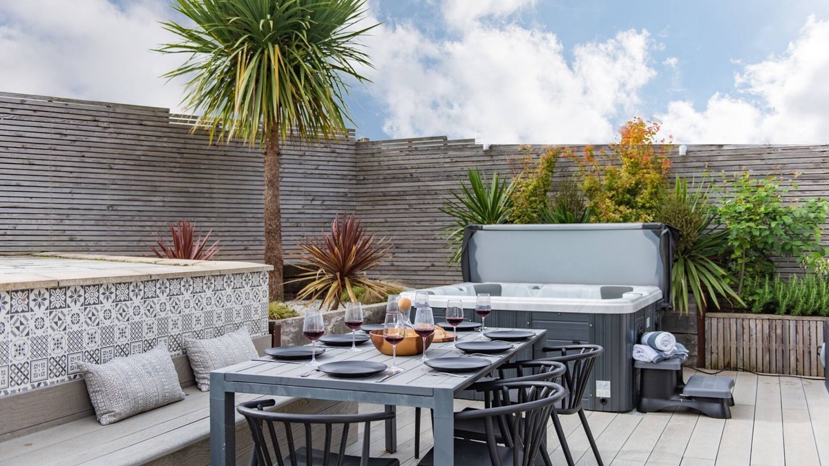 Whitstable Cottage | Little Beach House by Bloom Stays - a holiday let that sleeps 8 guests in 3 bedrooms