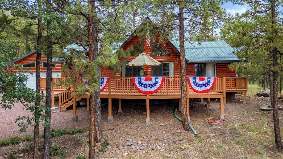Alpine Cabin | Little Bear in Alpine - surrounded by pine trees with a huge deck