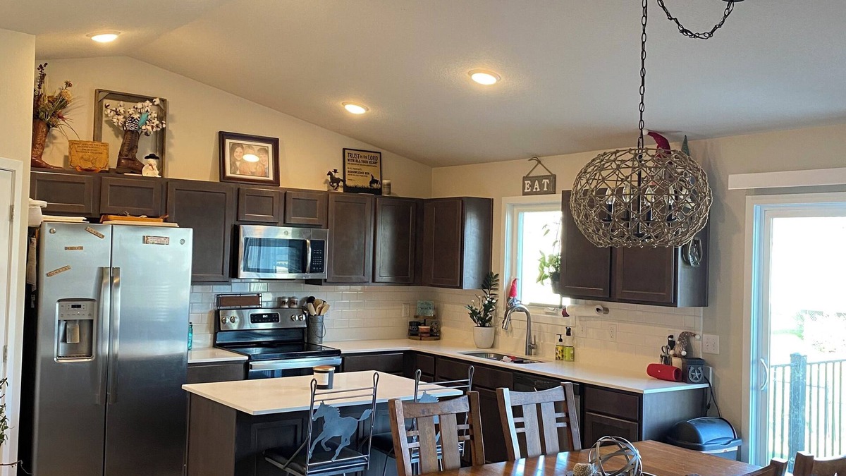 Altoona House | Little bit country, charming 3-bedroom house with WiFi, AC in Bondurant