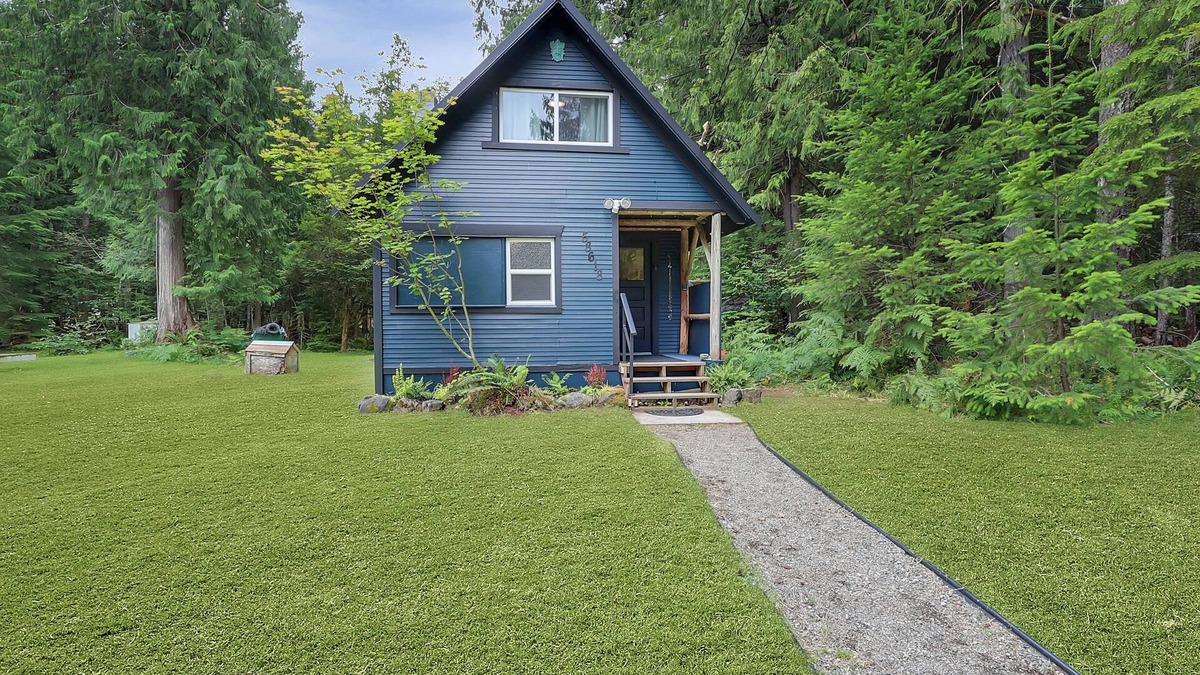Greenwater House | Little Blue House near Crystal Mountain & Mount Rainier