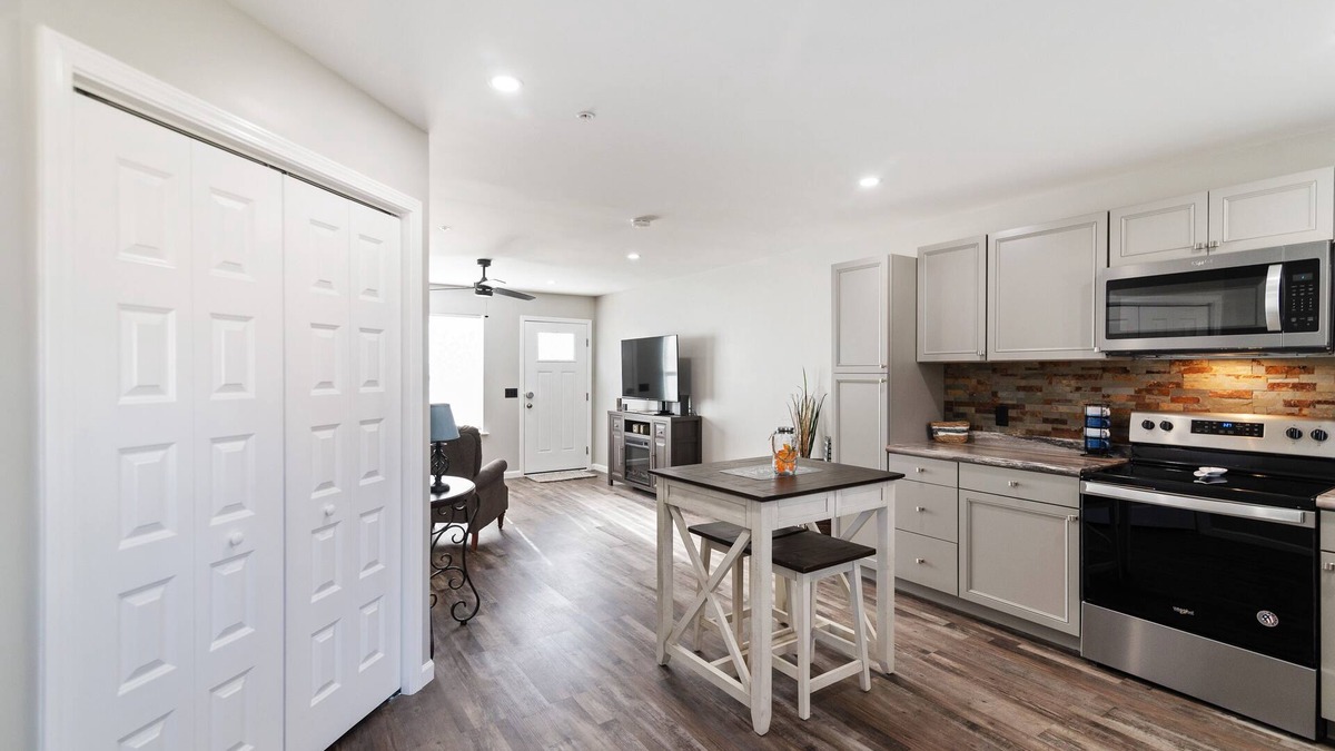 Ashland City Apartment | Little Bungalow outside the hustle and bustle of Nashville Tn.