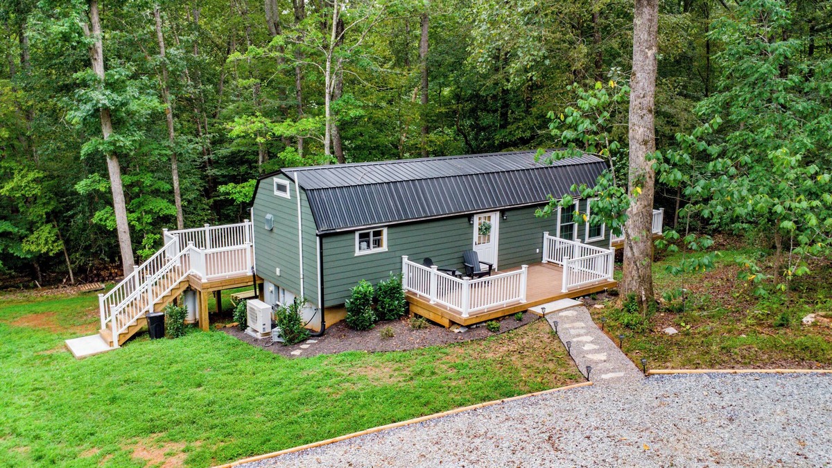 Pittsville Cabin | Little Cabin at Leesville Lake with a GIANT deck