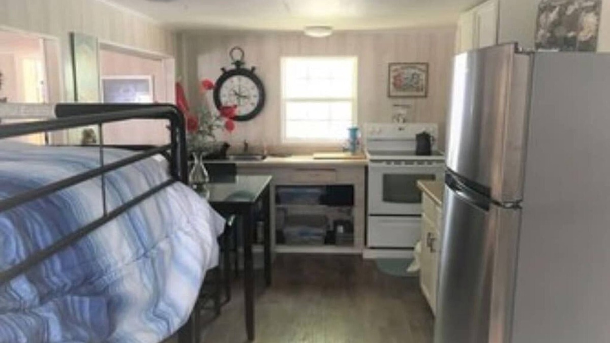 Elmaton Cabin | Little cabin sits on river w/lighted fishing pier