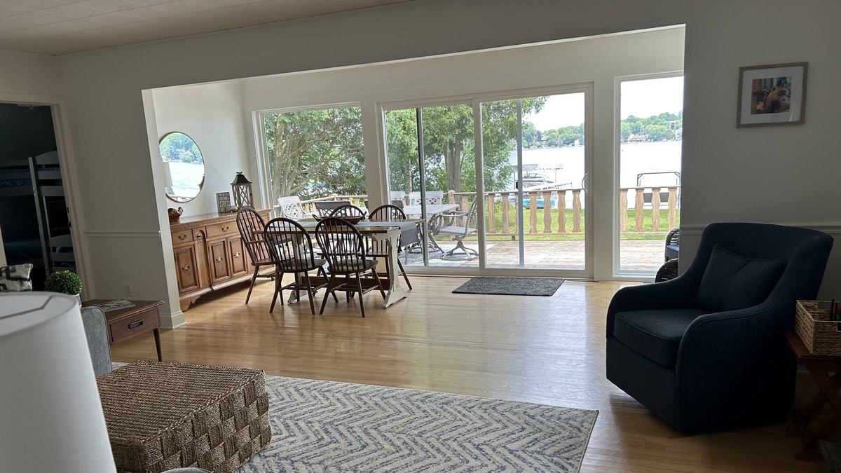 West Bend House | Little Cedar Lake Cozy Cottage- Ski Resort and shops minutes away. Sleeps 8