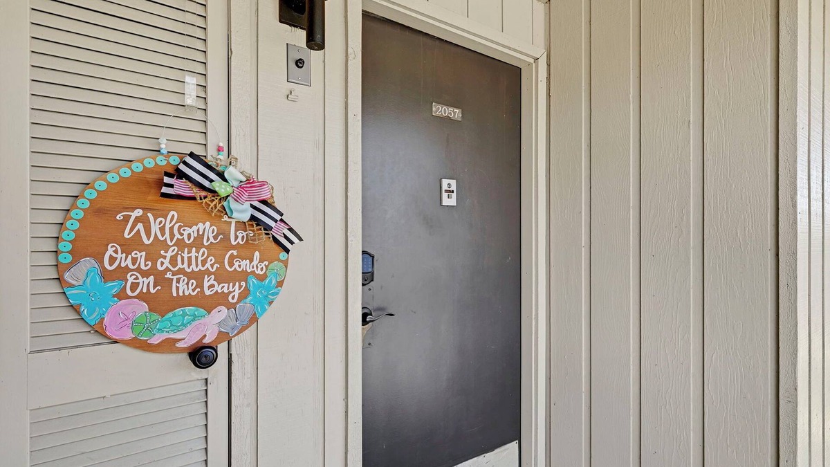 Daphne Condo | Little Condo By The Bay