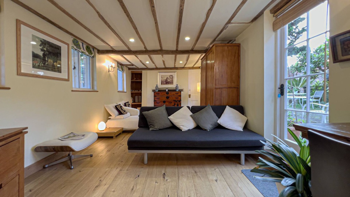 Tenterden House | Little Dane Court