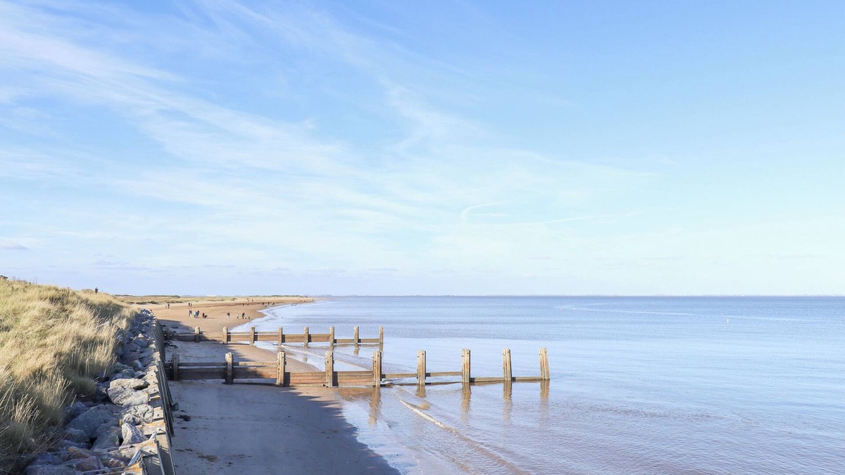 Grimsby Cottage | Little Eden by the Sea