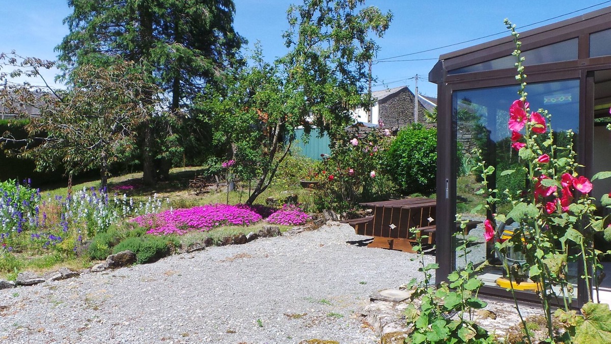 Bersac-sur-Rivalier House | Little house in a hamlet in the Limousin countryside.