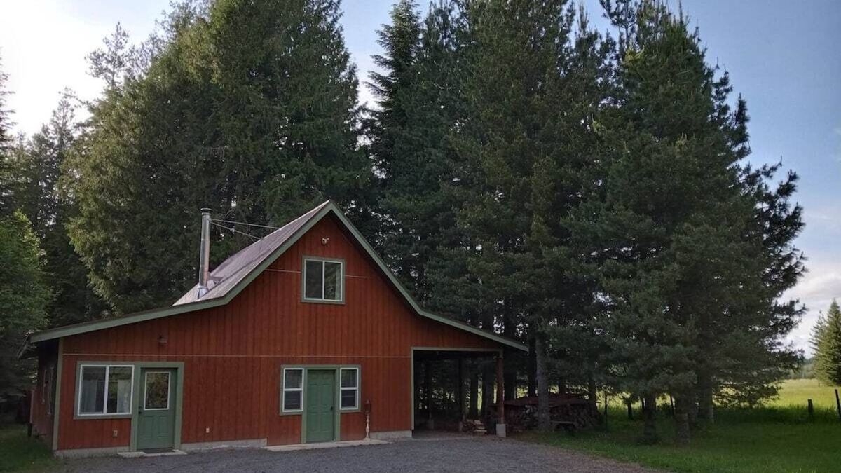 Sandpoint Cabin | Little house in the woods, close to the lake,town and mountain.