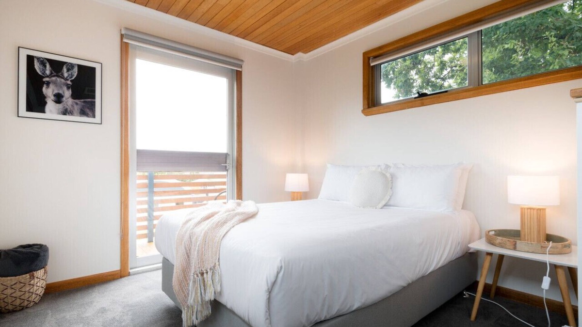 Riverside House | Little House on The Hill in Riverside