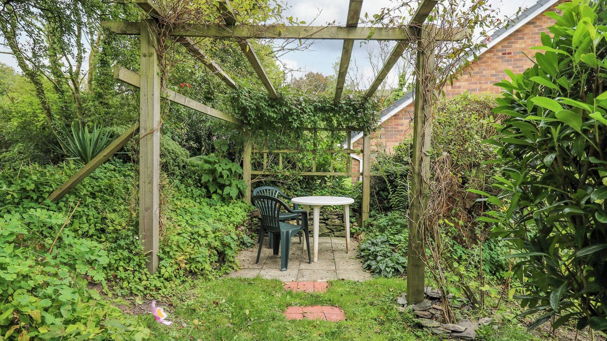 Llanboidy Cottage | LITTLE HOUSE, pet friendly, character holiday cottage in Llanboidy