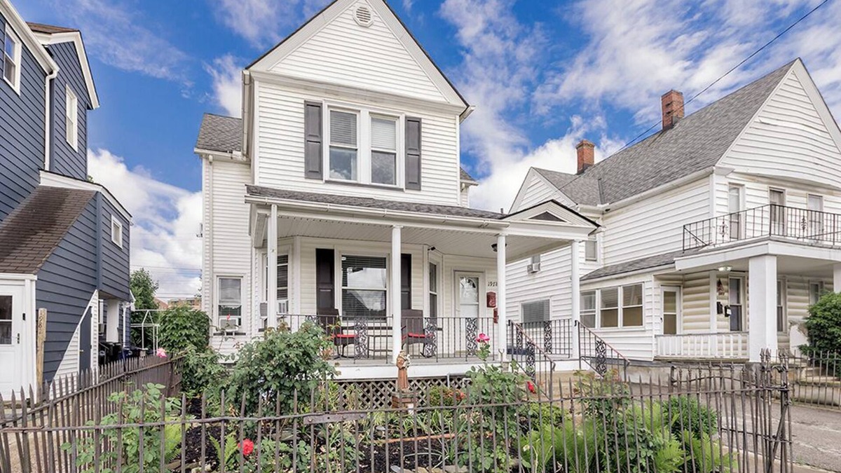 Little Italy House | Little Italy! Close to Cleveland Clinic, University Hospital & University Circle